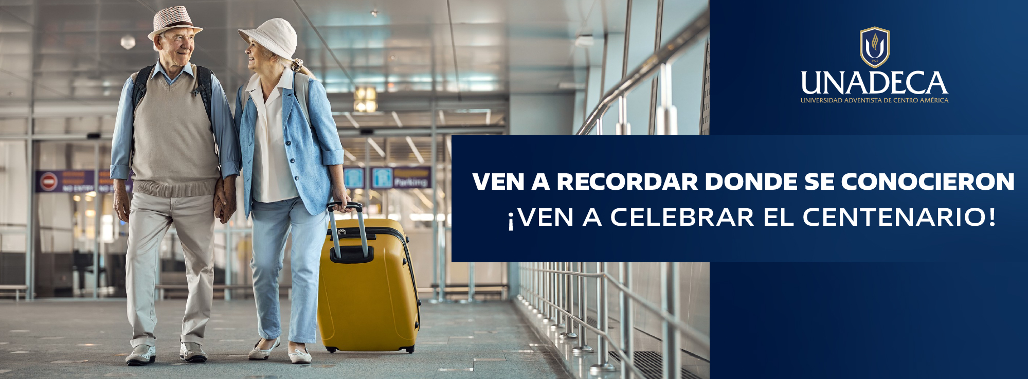 Una pareja mayor camina tomada de la mano por el aeropuerto, con una maleta amarilla. «Ven a recordar donde se conocieron. ¡Ven a celebrar el Centenario!»